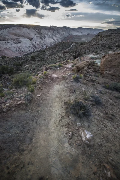 Descent towards the Halls Creek Brimhall Natural Bridge Trail Ca — Stock Photo, Image