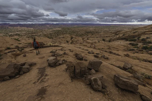 Hiker Backpacker Neon Canyon Beginning of the trail — Stock Photo, Image