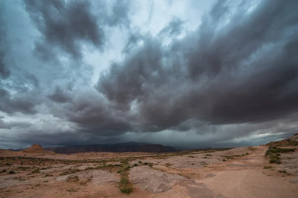 Regn storm över utah ökenlandskap — Stockfoto