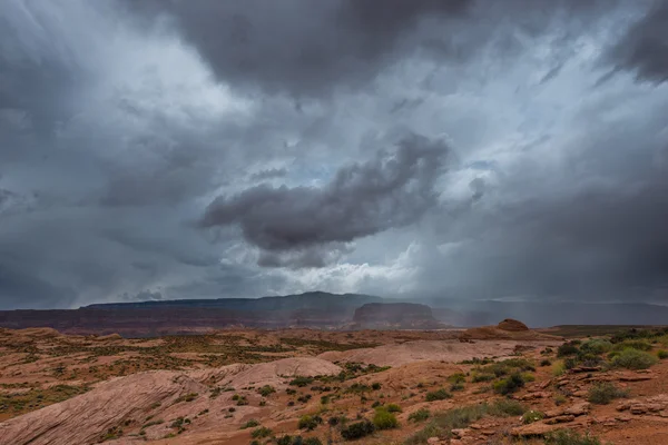 Tormenta de lluvia sobre el paisaje del desierto de Utah — Foto de Stock