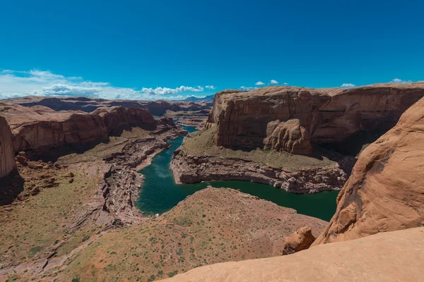 Looking down towards the Lake Powell Near Hole in the Rock — ストック写真