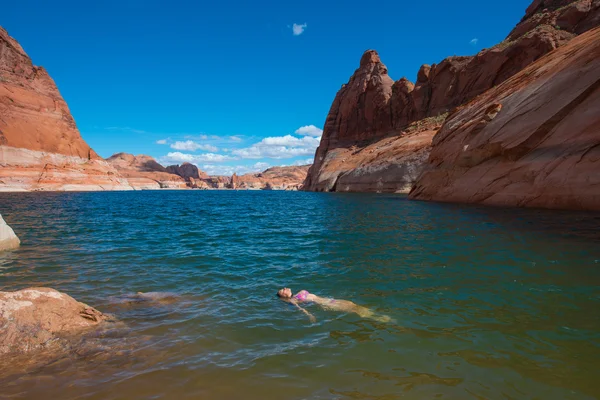 Bikini Woman taking a relaxing bath in the Lake Powell — Zdjęcie stockowe