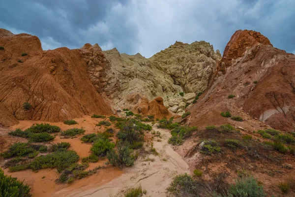 Multicolored rock formations near the Cottonwood Canyon Road Uta — Stock Photo, Image