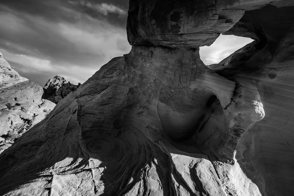 Blanco y negro abstracto formaciones rocosas Valle del Fuego Nevada — Foto de Stock
