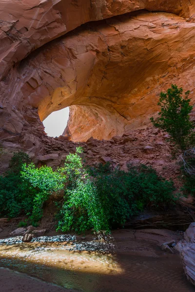 Sol espreitando através do Jacob Hamblin Arch — Fotografia de Stock