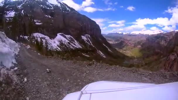 Driving Down de beer Pass Bridal Veil Falls — Stockvideo