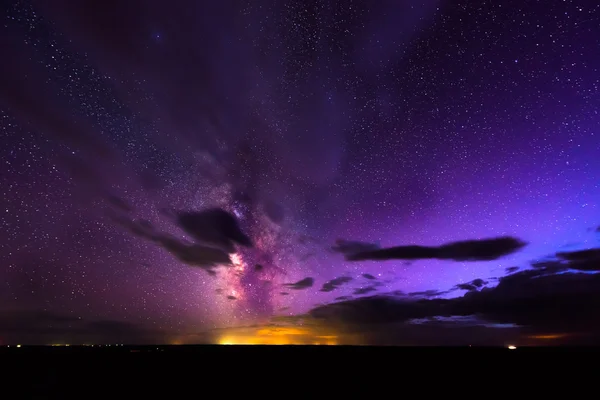 La Voie lactée s'élève au-dessus du parc national des Badlands Dakota du Sud — Photo