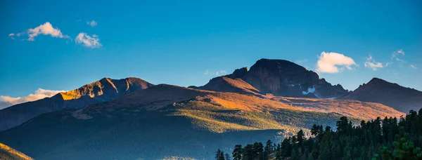 Picco di Longs al tramonto Panorama — Foto Stock