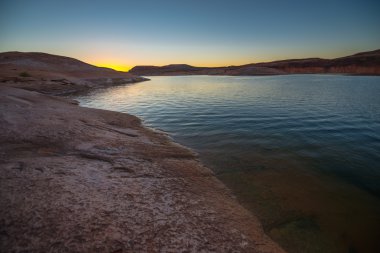 Lake Powell gün batımında