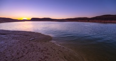 Lake Powell gün batımında
