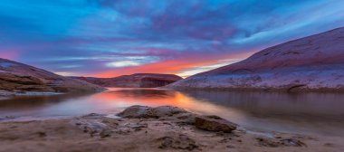 Güneş battıktan sonra Lake Powell