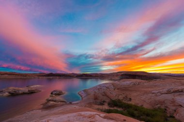 Güneş battıktan sonra Lake Powell