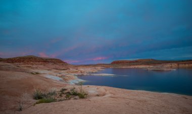 Güneş battıktan sonra Lake Powell