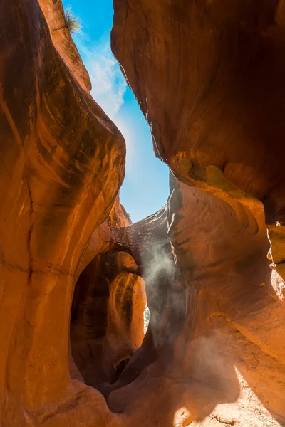 Zabawa w chowanego Slot Canyon — Zdjęcie stockowe