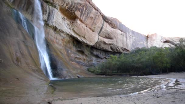 Теля Creek Falls, теляти крик Каньйон, Grand сходи-за собою право попередньо National Monument, штат Юта, США, Америка — стокове відео