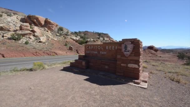 Capitol Reef National Park ingang — Stockvideo