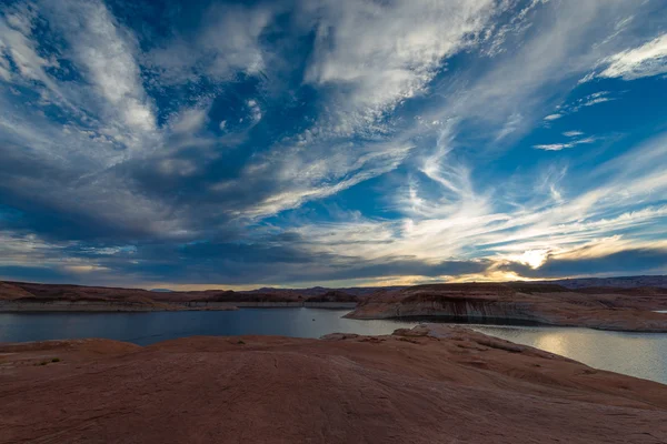 Belo pôr do sol Sky Lake Powell — Fotografia de Stock