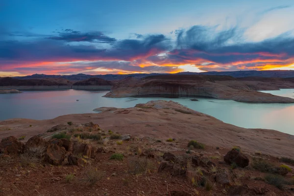 Hermoso atardecer cielo lago Powell — Foto de Stock