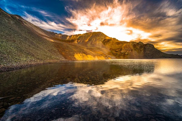 Κρυστάλλινη λίμνη στο ηλιοβασίλεμα Ophir Pass Κολοράντο — Φωτογραφία Αρχείου