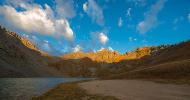 Clear Lake yakınındaki Silverton San Juan Dağları