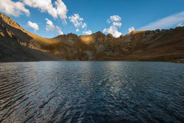 Озеро Клир вблизи гор Сильвертон-Сан-Хуан — стоковое фото