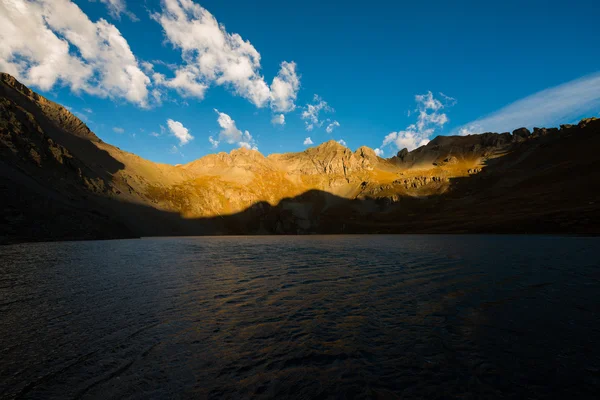 Σαφής λίμνη κοντά στο Silverton San Juan βουνά — Φωτογραφία Αρχείου