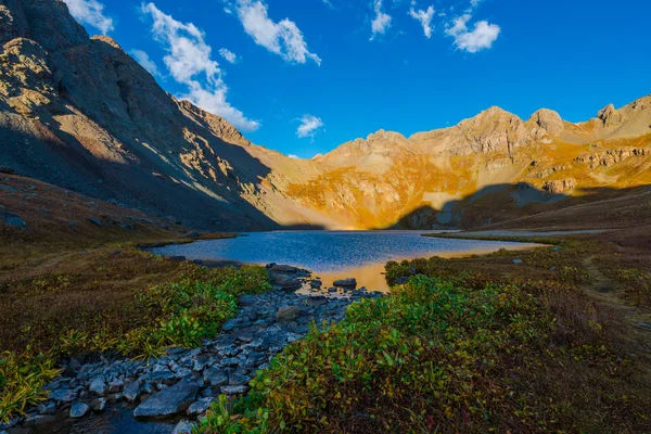 Klarer see in der nähe von silverton san juan mountains — Stockfoto