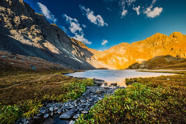 Limpar lago perto de Silverton San Juan Montanhas — Fotografia de Stock