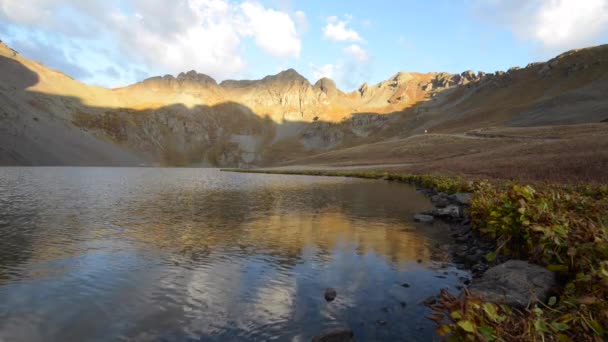 Зніміть озеро поблизу San Juan гори Сільвертону — стокове відео