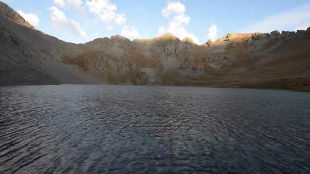 Lago Clear cerca de las montañas Silverton San Juan — Vídeos de Stock