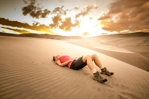 Tired Desert Hiker — Stock Photo, Image