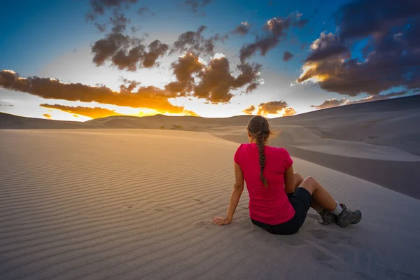 Woman looking at Desert Sunset — Stock Photo, Image