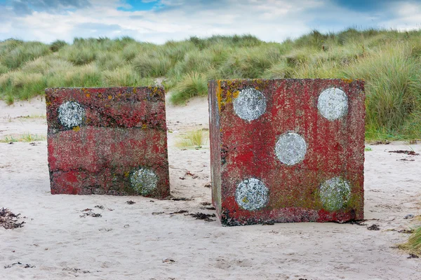 Betonové kostky na pobřeží poblíž Bamburgh Anglie — Stock fotografie