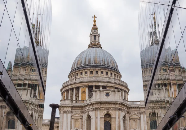 Vista incomum da Catedral de São Paulo Londres — Fotografia de Stock