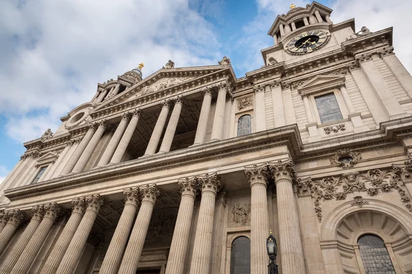 St Paul's Katedrali Londra ön cephe