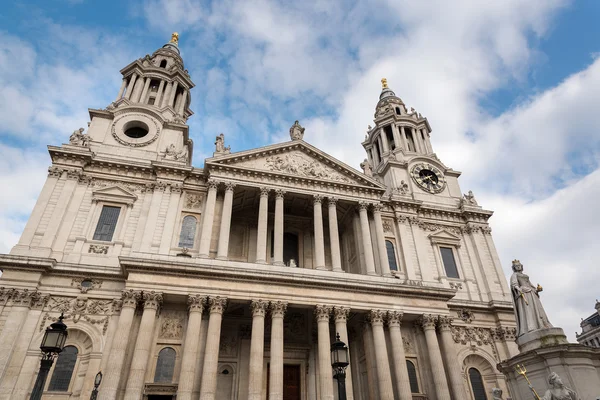 Front facade of St Paul's Cathedral London — Stock Photo, Image