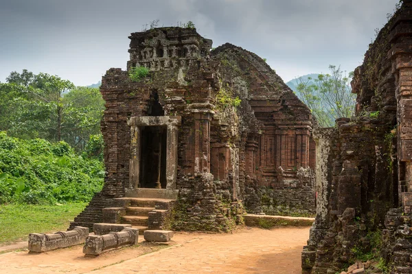 Hindoe tempel op mijn zoon, Vietnam gebouwd tijdens Koninkrijk Champa — Stockfoto