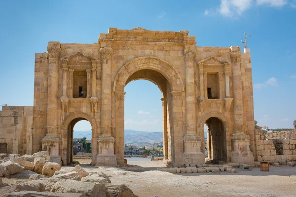 L'Arc commémoratif d'Hadrien dans l'ancienne ville de Jersah — Photo