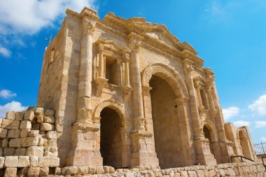 Jordan Jersah, Hadrian kemeri