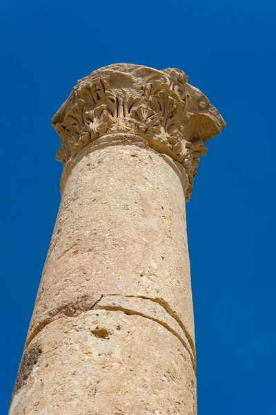 Oude ruïneren op Umm Qais in Jordan close-up van pijlers — Stockfoto