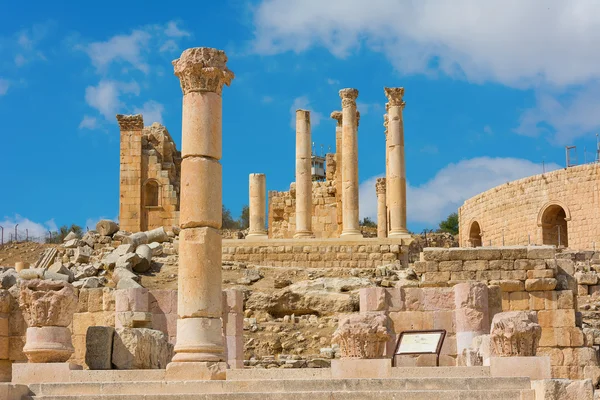 Antika Jerash Jordan med Zeustemplet — Stockfoto