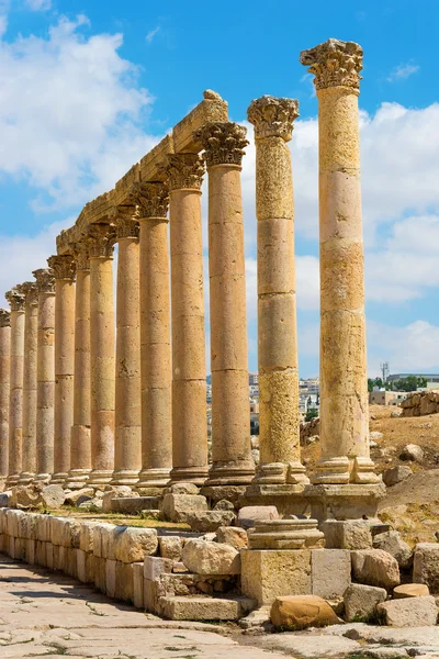 Cardo Maximus gatan i Jerash ruiner Jordan — Stockfoto