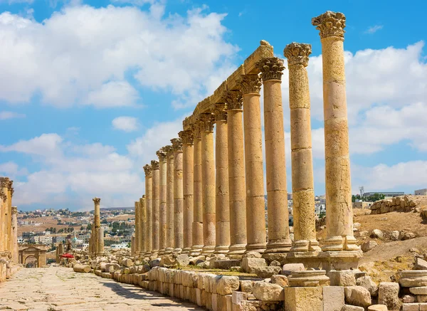Cardo Maximus gatan i Jerash ruiner Jordan — Stockfoto