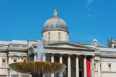 National Gallery London çeşme ile