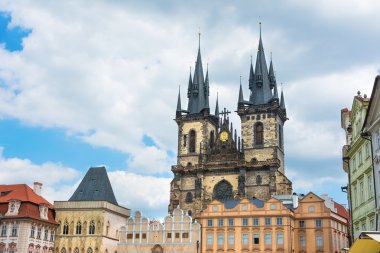 Prag Eski Şehir Meydanı 'ndaki Tyn Kilisesi
