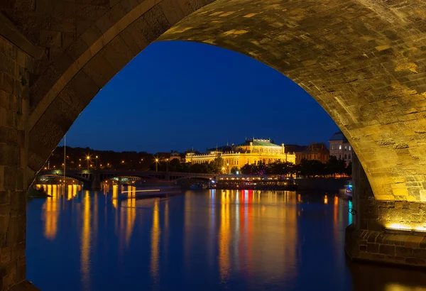 Vista do Rudolfinum Praga à noite — Fotografia de Stock