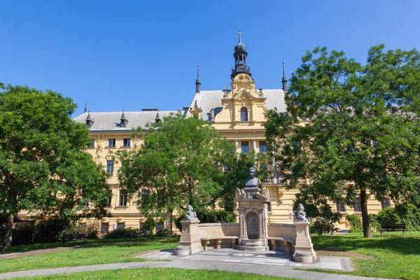 Charles Park in New Town of Prague — Stock Photo, Image