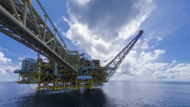 Время Истекает Желтой Центральной Технологической Платформы Нефти Газа Середине Южно — стоковое видео