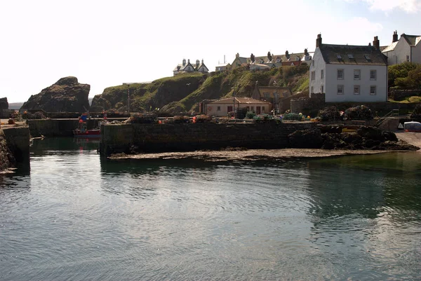 Harbour piers and village at St. Abbs Berwickshire — Stock Photo, Image