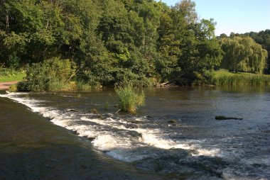 Nehirdeki ırmak Etal 'e kadar